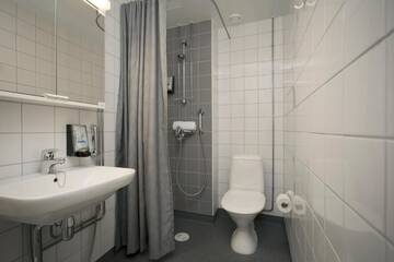 Фото номера Двухместный номер с 2 отдельными кроватями Хостелы Hostel Linnasmäki г. Турку 7