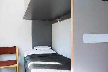 Фото номера Четырехместный номер Хостелы Hostel Linnasmäki г. Турку 6