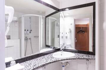 Фото номера Стандартный двухместный номер с 2 отдельными кроватями Отель Scandic Atrium г. Турку 4
