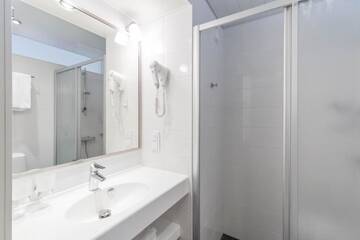 Фото номера Номер «Стандарт Плюс» с кроватью размера «queen-size» Отель Scandic Atrium г. Турку 4
